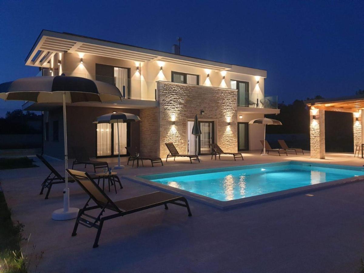 Cukrici Luxury Villa Serena 2022 - With Heated Pool מראה חיצוני תמונה